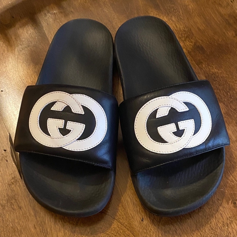 Gucci Black and White Logo Slides